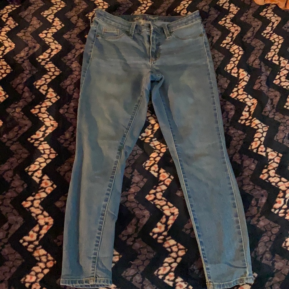 I’m selling a pair of jeans that I only worn once and it’s from Target